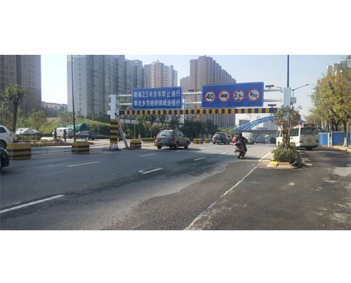 商洛龙门架