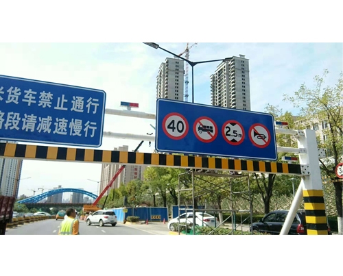 商洛龙门架施工现场